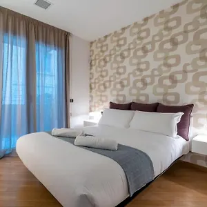 Porta Romana Luxury شقة
